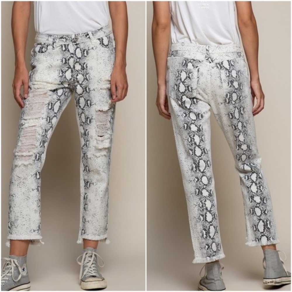 🤍 POL WHITE SNAKE DISTRESSED JEANS
